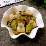 酸菜炖五花肉的做法