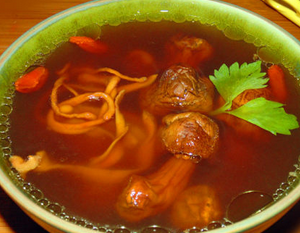 姬松菇虫草花骨头汤的做法 强身健体药膳汤
