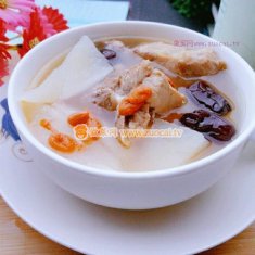 白萝卜枸杞红枣猪骨汤的做法