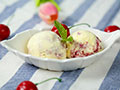香草酸奶油樱桃冰淇淋的做法