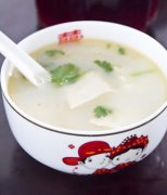 【鲫鱼豆腐汤的做法】鲫鱼豆腐汤的营养-鲫鱼豆腐汤的家常做法