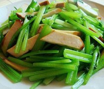 【炒芹菜的做法大全】炒芹菜怎么做好吃-芹菜叶子能吃吗
