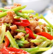 【芹菜炒肉】芹菜炒肉的做法-芹菜炒牛肉-芹菜炒肉丝