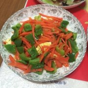 【青椒胡萝卜炒鸡蛋】青椒胡萝卜炒鸡蛋的功效与作用-青椒胡萝卜炒鸡