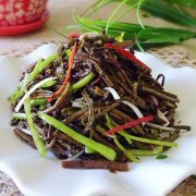 【凉拌蕨菜粉】凉拌蕨菜粉怎么做-凉拌蕨菜粉的制作技巧
