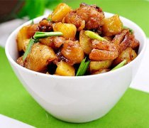 【土豆烧鸡】鸡腿炖土豆-土豆烧鸡块的做法