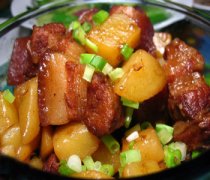【土豆烧肉】红烧肉炖土豆-土豆烧肉的做法-红烧土豆的做法