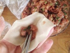 小馄饨怎么包泡泡小馄饨的包法图解