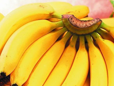 每天吃1根香蕉疾病远离你香蕉的食用功效