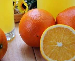 每天喝一杯橙汁好吗一杯橙汁也能醒脑缓疲劳